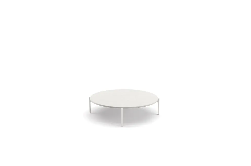 Dedon Izon coffee table 111, studio photo
