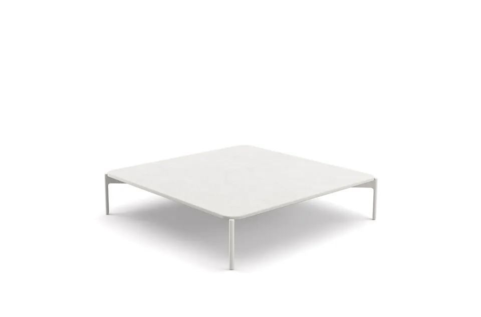 Dedon Izon coffee table 120x120, studio photo