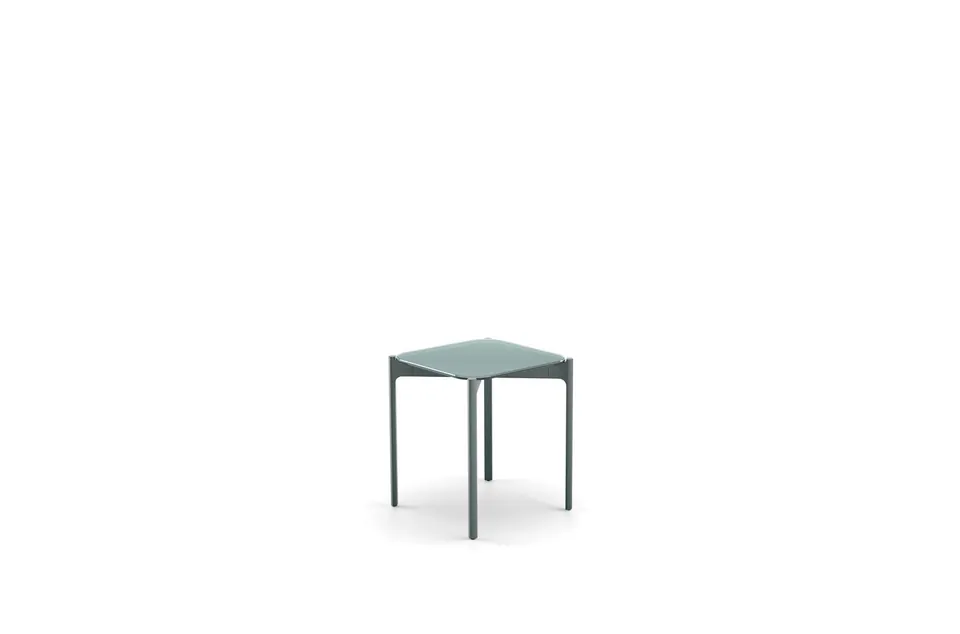 Dedon Izon side table 39x39, studio photo