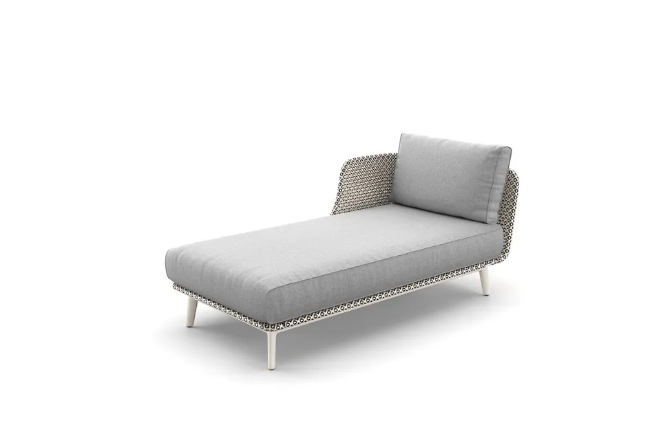 Dedon Mbarq daybed right, studio photo