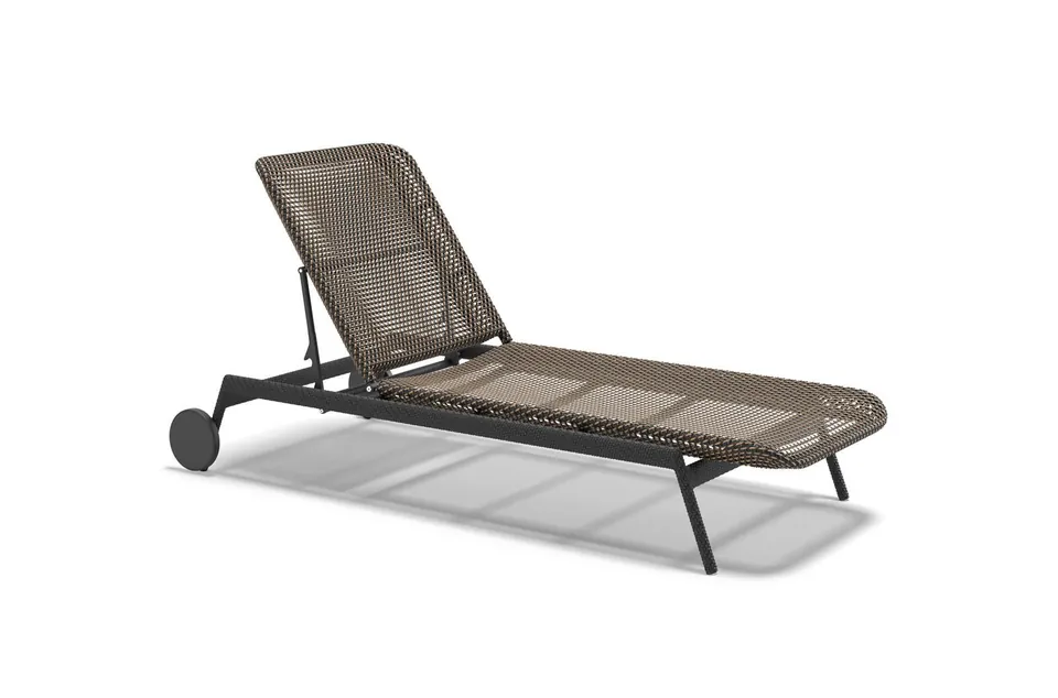 Dedon Roii beach chair, studio photo