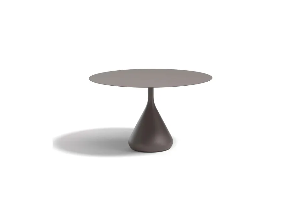 Dedon Satellite low dining table 115 cm, studio photo