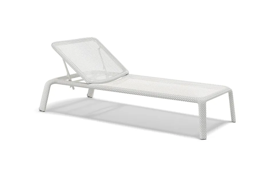 Dedon Seashell Nuo beach chair, studio photo