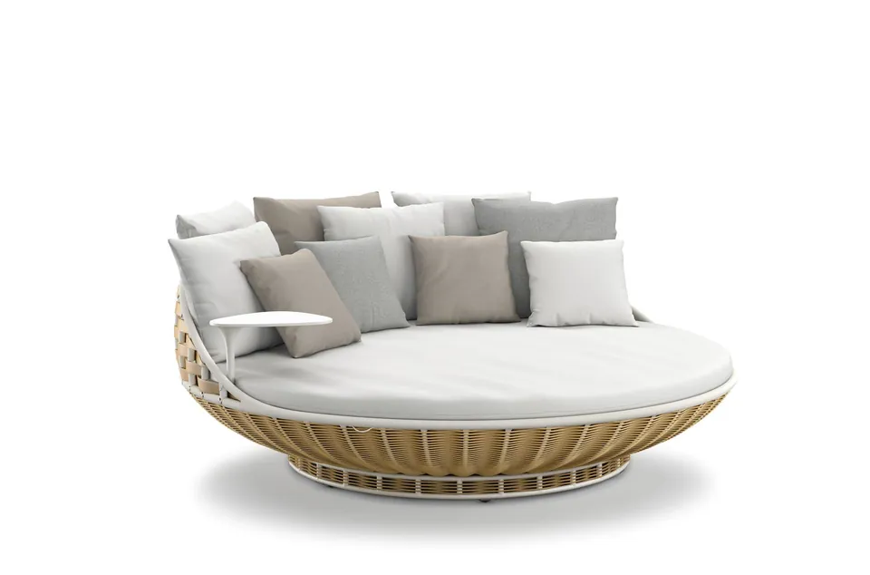 Dedon Swingrest standing lounger, studio photo