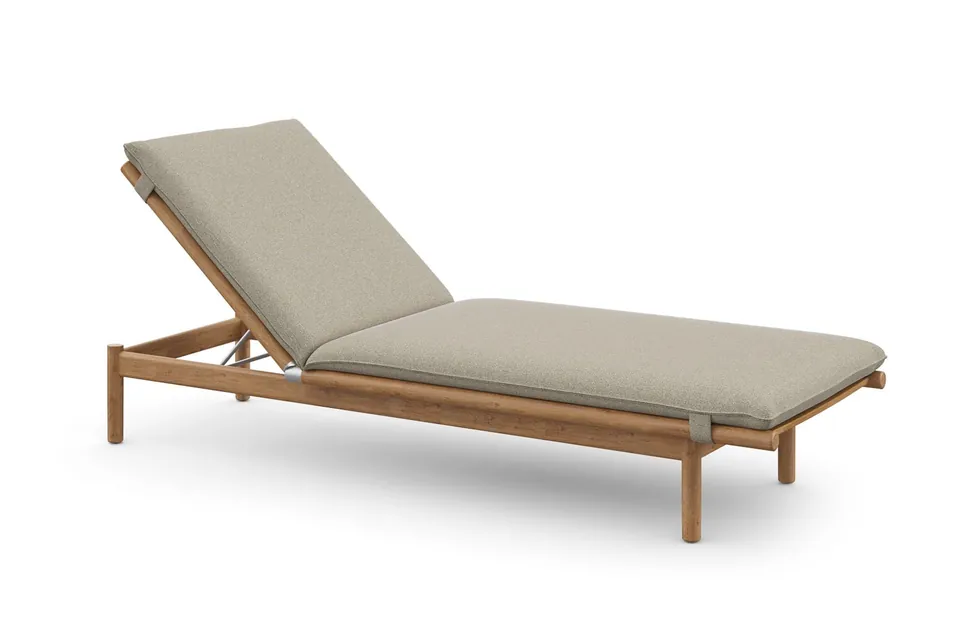 Dedon Tibbo beach chair, studio photo